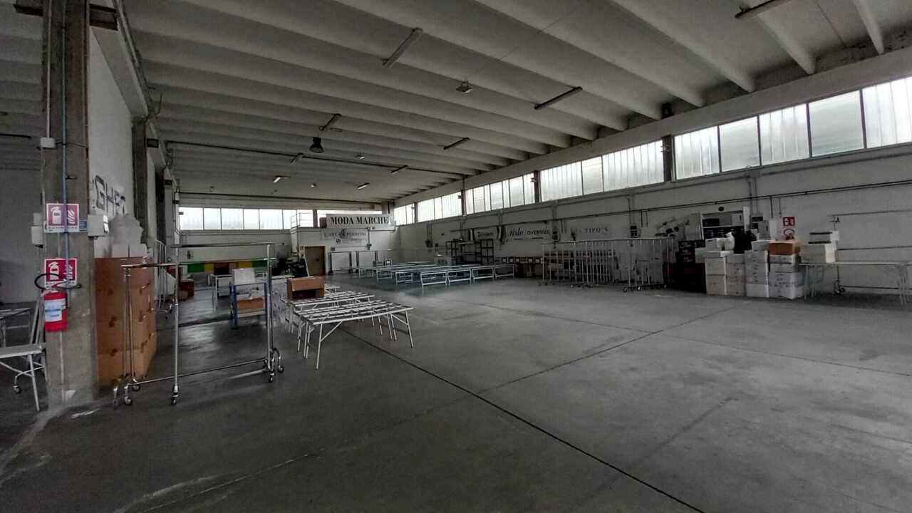 9a3a2ac7-7340-4553-9ad1-80bb68616afd.jpg - Commercial Premises Via Marecchiese 309, Rimini - photo 3