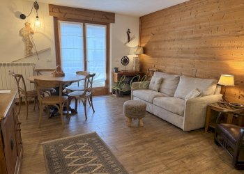 VENDITA COURMAYEUR - SOGGIORNO CON ZONA PRANZO E C - Three-room apartment Courmayeur - photo 1