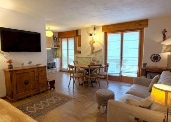 VENDITA COURMAYEUR - SOGGIORNO CON ZONA PRANZO E C - Three-room apartment Courmayeur - photo 2