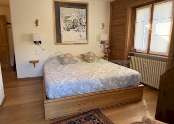 VENDITA COURMAYEUR - CAMERA MATRIMONIALE CON BALCO - Three-room apartment Courmayeur - photo 10