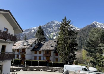 VENDITA COURMAYEUR - VISTA BALCONE SOGGIORNO - Three-room apartment Courmayeur - photo 22