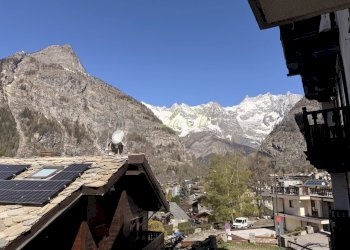 VENDITA COURMAYEUR - VISTA BALCONE CAMERA MATRIMON - Three-room apartment Courmayeur - photo 23