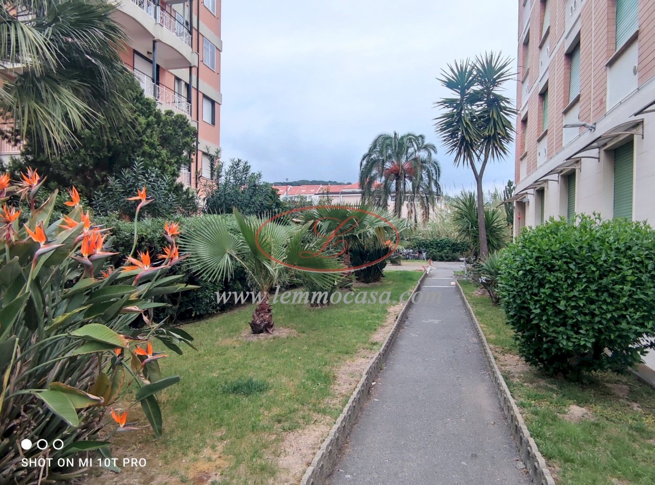 giardino condominiale - Monolocale Via Aurelia 84, San Bartolomeo al Mare - foto 1