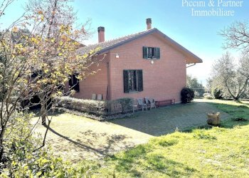 01.jpg - Villa Via Col di Lana 89, Perugia - foto 1