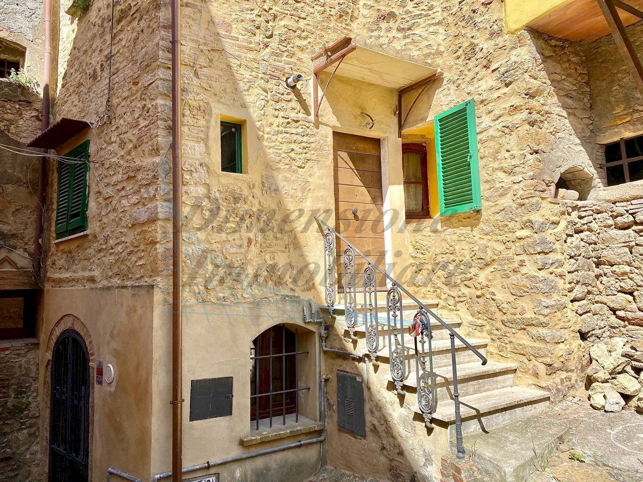 photo_2025-05-16_16-51-28.jpg - Four-room apartment Piazza Giacomo Matteotti 3, Montescudaio - photo 1