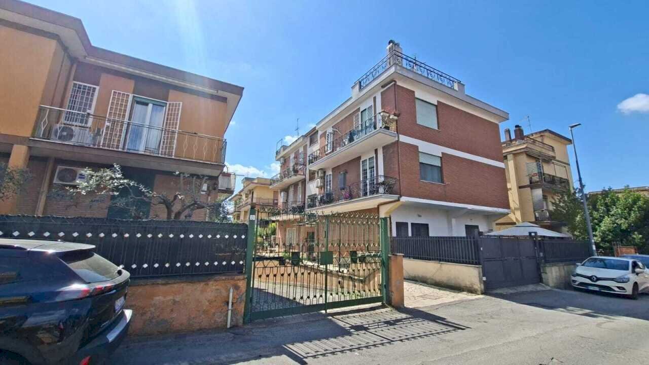 WhatsApp Image 2026-04-21 at 12.15.37 - Copia.jpeg - Trilocale Via Lercara Friddi, Roma (zona Borghesiana) - foto 1