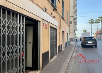 1.1 INGRESSO.jpeg - Locale Commerciale Via Giovanni Opisso 15, Genova (zona Pegli) - foto 2