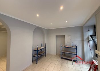 2.1 LOCALE 1.jpeg - Locale Commerciale Via Giovanni Opisso 15, Genova (zona Pegli) - foto 5