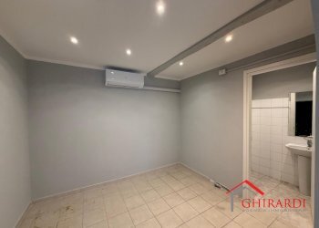 3.0 LOCALE 2.jpeg - Locale Commerciale Via Giovanni Opisso 15, Genova (zona Pegli) - foto 8