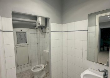 4.0 BAGNO.jpeg - Locale Commerciale Via Giovanni Opisso 15, Genova (zona Pegli) - foto 10