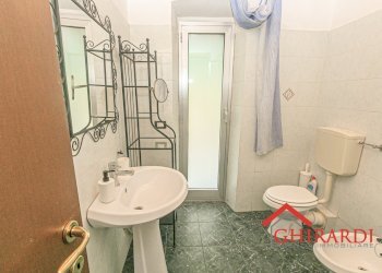 6.0 bagno.jpg - Quadrilocale Via Vado 40, Genova (zona Sestri Ponente) - foto 23