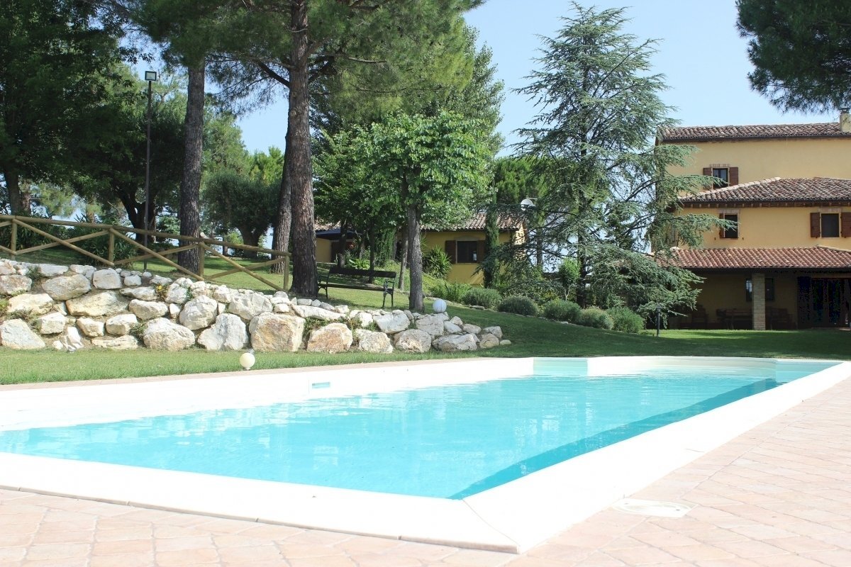 piscina_2.jpg - Villa VIA CHIARAVALLESE, Osimo - foto 2