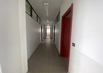 corridoio - Ufficio Via Giuseppe Mazzini 19, Villa Guardia - foto 5