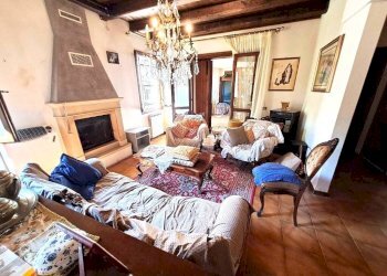 camino nel soggiorno.jpeg - Porzione di casa Rovigo - foto 3