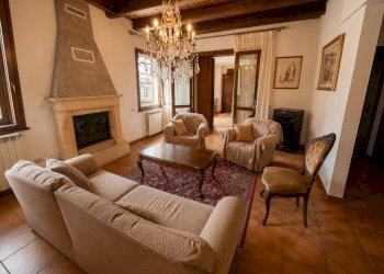 camino nel soggiorno - Porzione di casa Rovigo - foto 3