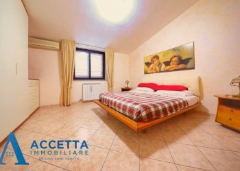 camera da letto - Trilocale Via Sciabelle 11, Taranto - foto 6