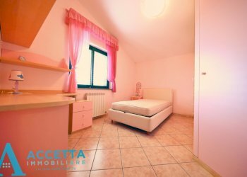 camera da letto - Trilocale Via Sciabelle 11, Taranto - foto 22