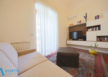 camera da letto - Quadrilocale Via Giuseppe Massari 8, Taranto - foto 10