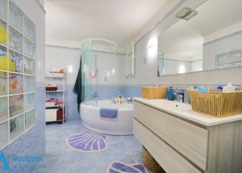 bagno - Quadrilocale Via Giuseppe Massari 8, Taranto - foto 17