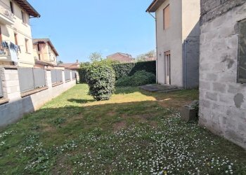 giardino - Villa Via Enrico Fermi 13, Pieve Porto Morone - foto 1