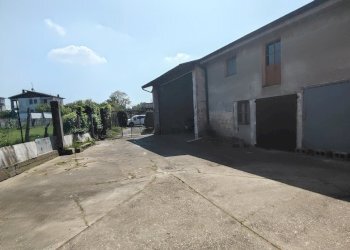 cortile - Villa Via Enrico Fermi 13, Pieve Porto Morone - foto 10