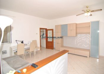 SOGGIORNO - Three-room apartment Piazza Gavi 5, Livorno - photo 1