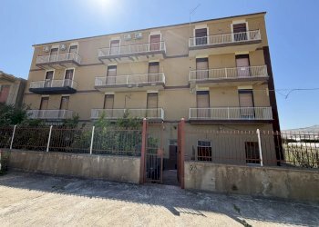 Four-room apartment Viale Onorevole Ignazio La Lumia, Licata - photo 1