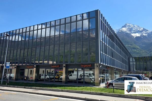 Locale Commerciale  Reg. Borgnalle, Aosta - foto 1