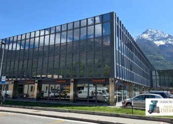 Locale Commerciale  Reg. Borgnalle, Aosta - foto 1