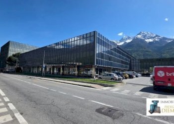Locale Commerciale  Reg. Borgnalle, Aosta - foto 12