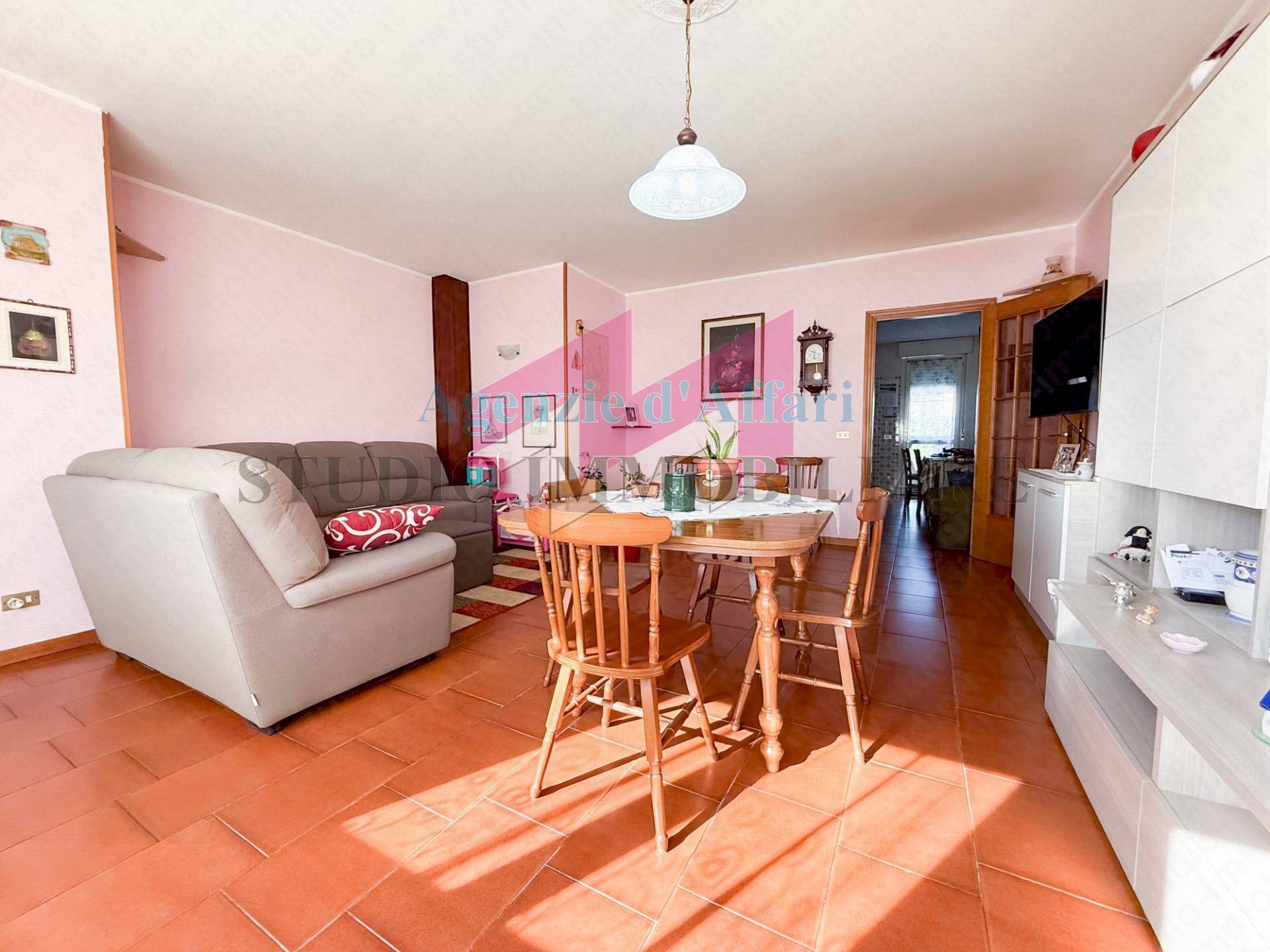 Foto 2 - Villa a Schiera Via Dante Alighieri
 
27, Castelmassa - foto 2