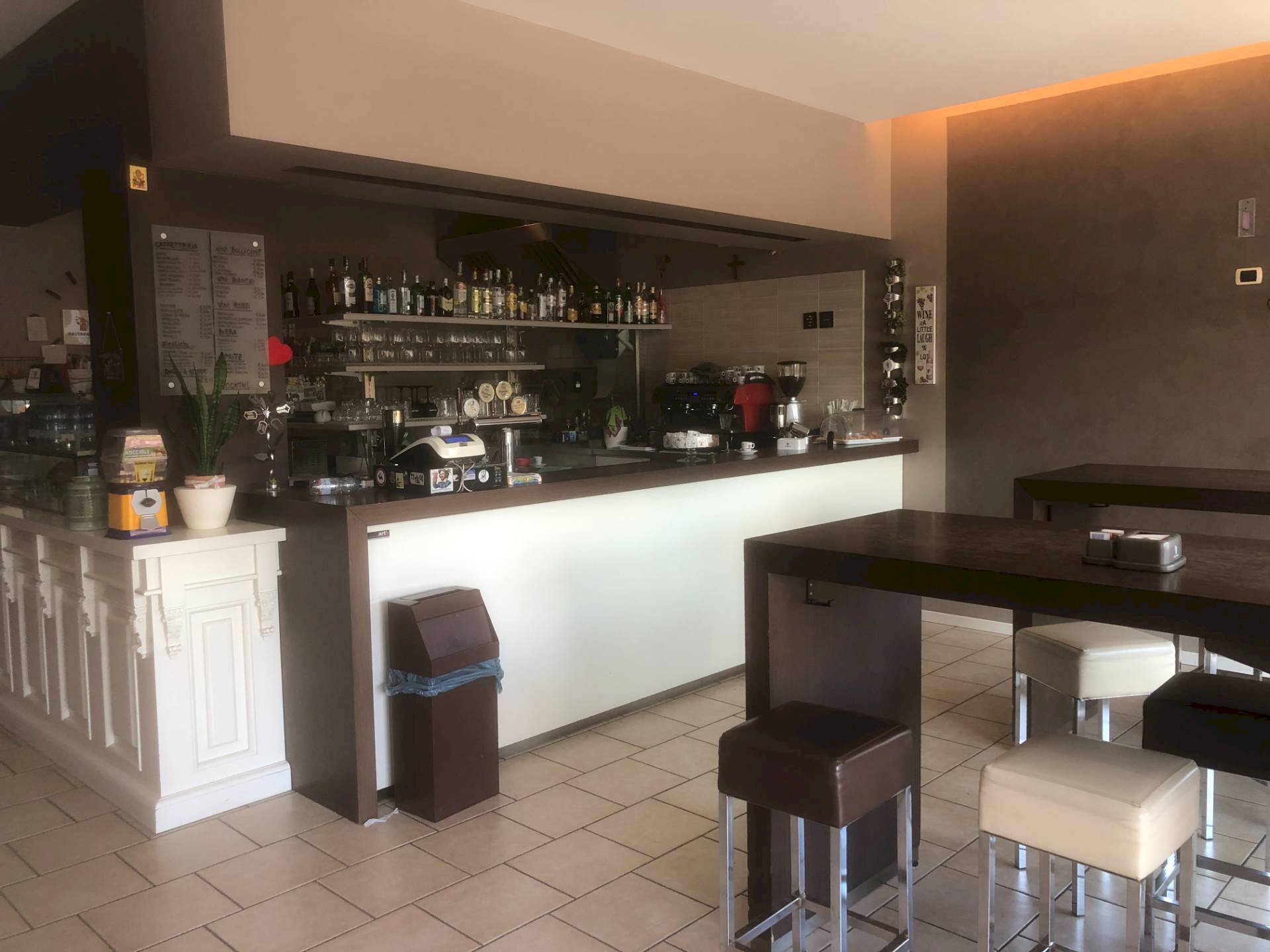 Foto 1 - Bar Tavola Calda - Fredda via fermi
 
1, Sona - foto 1