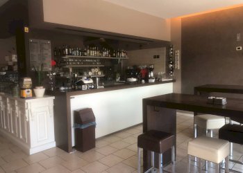 Foto 1 - Bar Tavola Calda - Fredda via fermi
 
1, Sona - foto 1