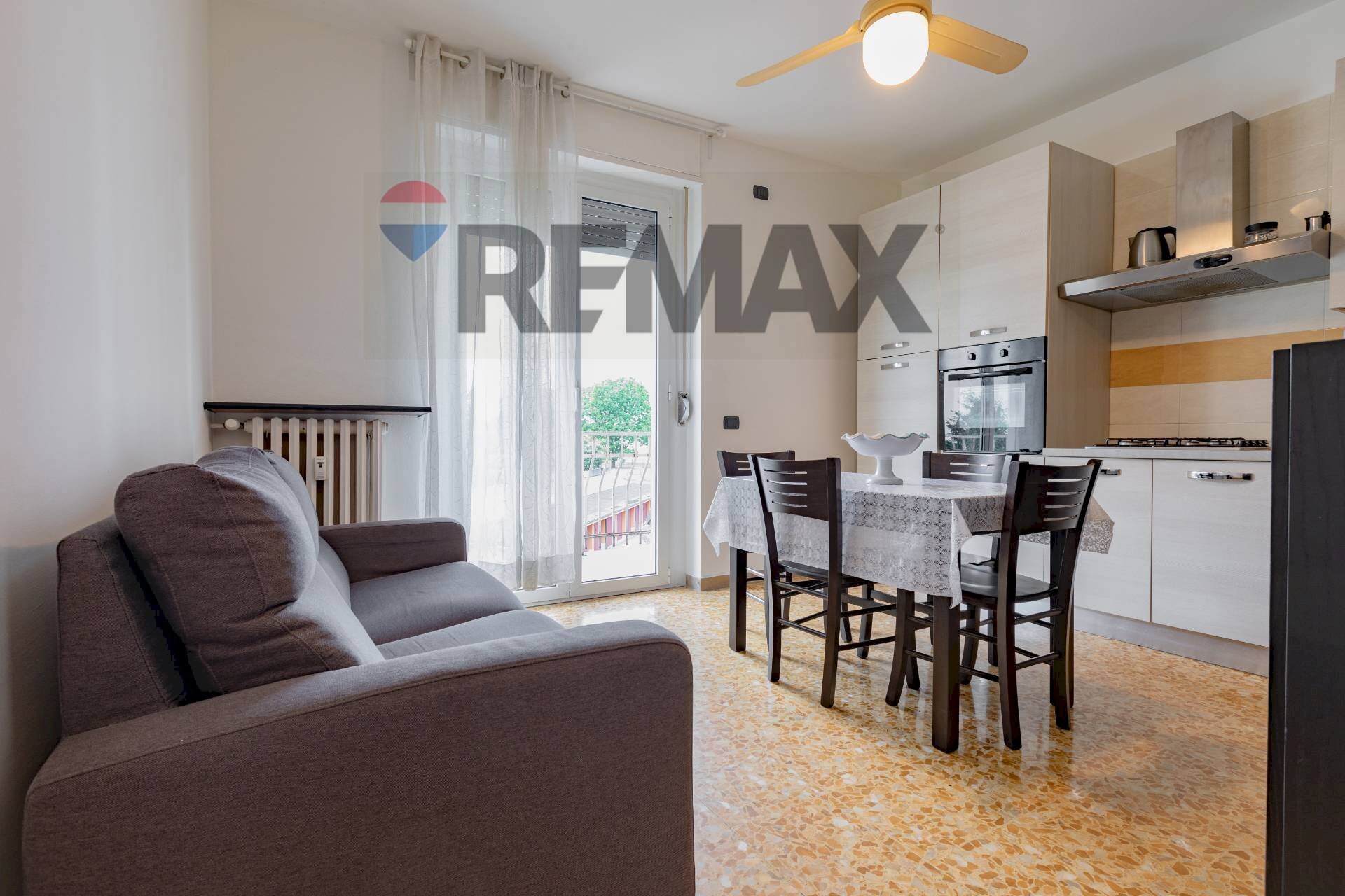 Sala da pranzo - Monolocale Erto
 
5, Baranzate - foto 1