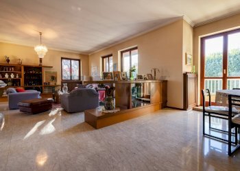 Sala da pranzo - Semi-detached house VIA CAVOUR
 
65, Buguggiate - photo 23