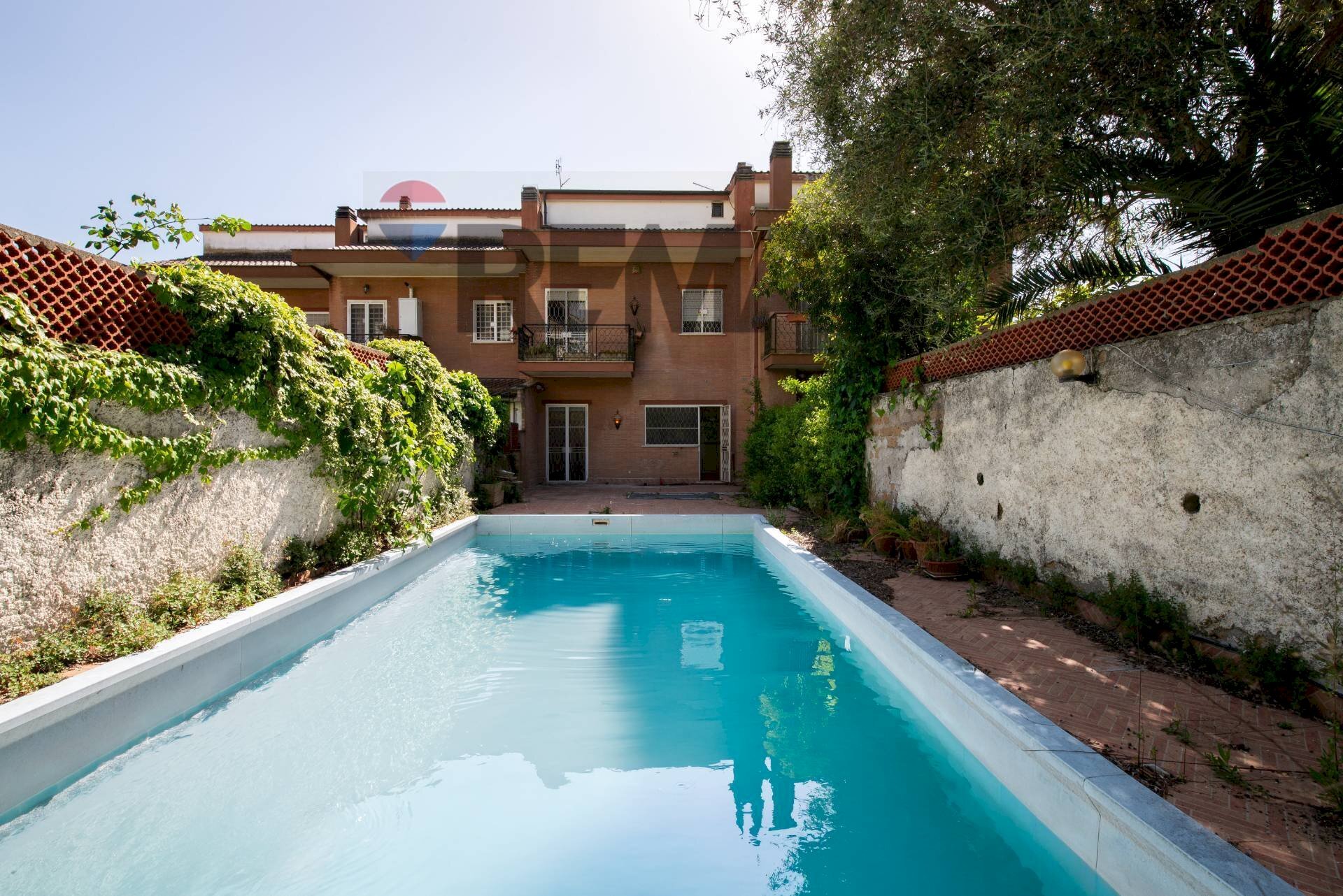 Piscina - Villa Via Ernesto Basile
 
56, Roma - foto 1