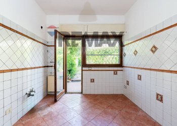 Stanza vuota - Villa Via Ernesto Basile
 
56, Roma - foto 13