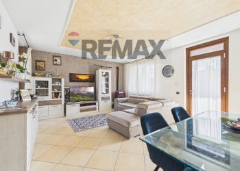 Sala da pranzo - Casa semi indipendente via Pietro Nenni
 
38, Vellezzo Bellini - foto 4