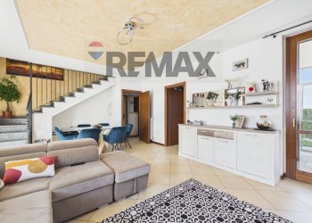 Soggiorno - Casa semi indipendente via Pietro Nenni
 
38, Vellezzo Bellini - foto 5