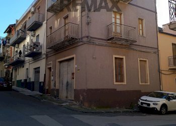 Edificio all\'aperto - Semi-detached house VIA TRIESTE
 
61/63, Ramacca - photo 1