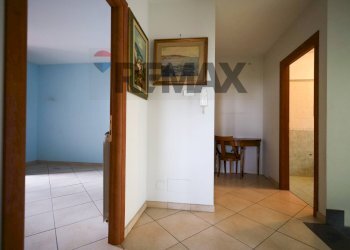 Hall / corridoio - Villa a Schiera Via Etnea
 
97, Pedara - foto 8