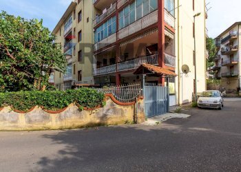 Edificio all\'aperto - Quadrilocale via paolo orsi
 
2, Gravina di Catania - foto 36