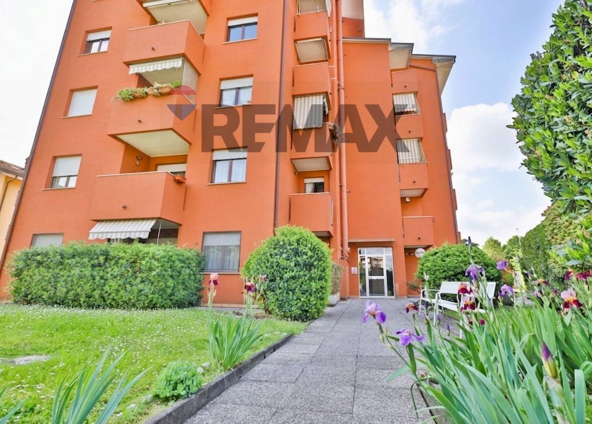 Edificio all\'aperto - Trilocale via Fosse Ardeatine
 
12, Senago - foto 2