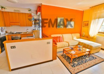 Soggiorno - Trilocale via Fosse Ardeatine
 
12, Senago - foto 7