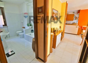 Bagno - Trilocale via Fosse Ardeatine
 
12, Senago - foto 12