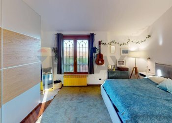 Camera / camera da letto - Villa a Schiera Via del Pero, 4
 
4, Rodano - foto 15