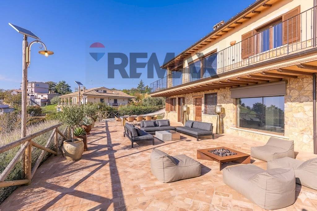 Terrazza - Casa semi indipendente via monte soriano
 
17, Castelnuovo di Porto - foto 1