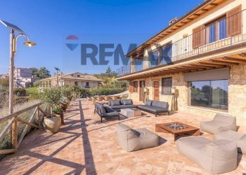 Terrazza - Casa semi indipendente via monte soriano
 
17, Castelnuovo di Porto - foto 1