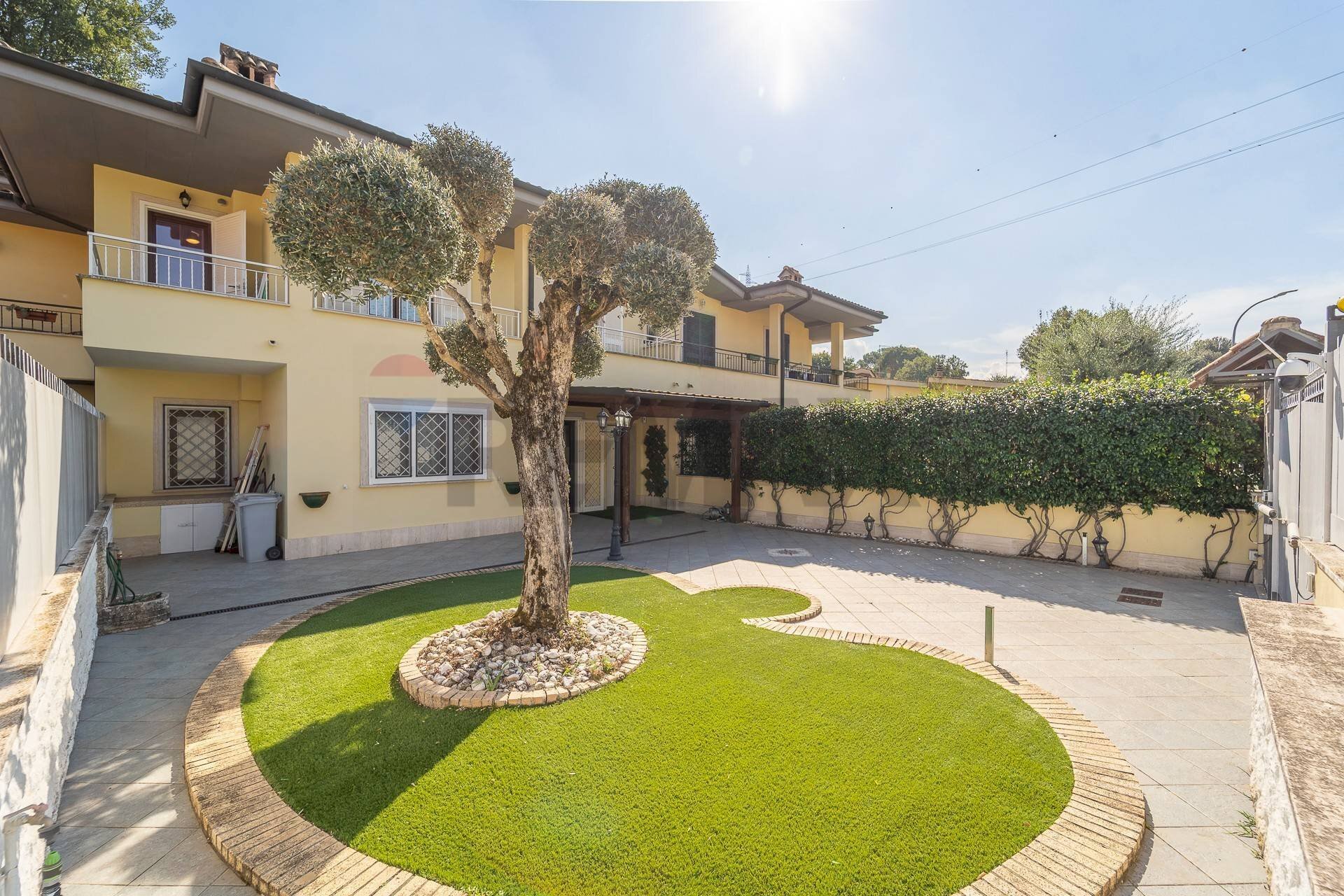 Giardino - Villa Via Svetonio
 
25, Guidonia Montecelio - foto 2