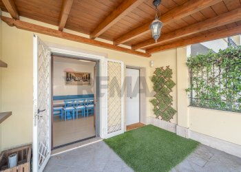 Terrazza - Villa Via Svetonio
 
25, Guidonia Montecelio - foto 4